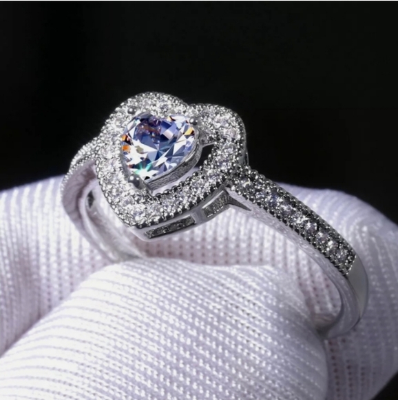 New Eternal Heart Ring - Picture 3 of 9